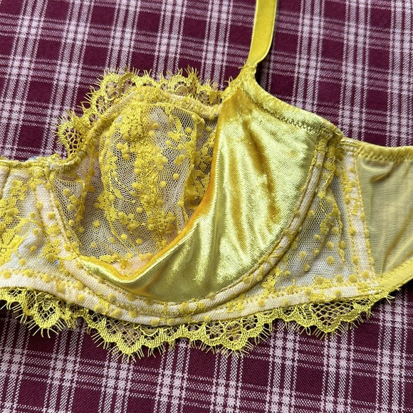 Set Of 2 Victoria’s Secret Bras - Picture 5 of 7